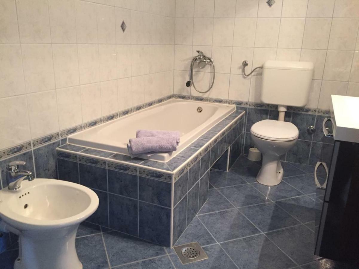 Apartment Stela Rab Town Bagian luar foto