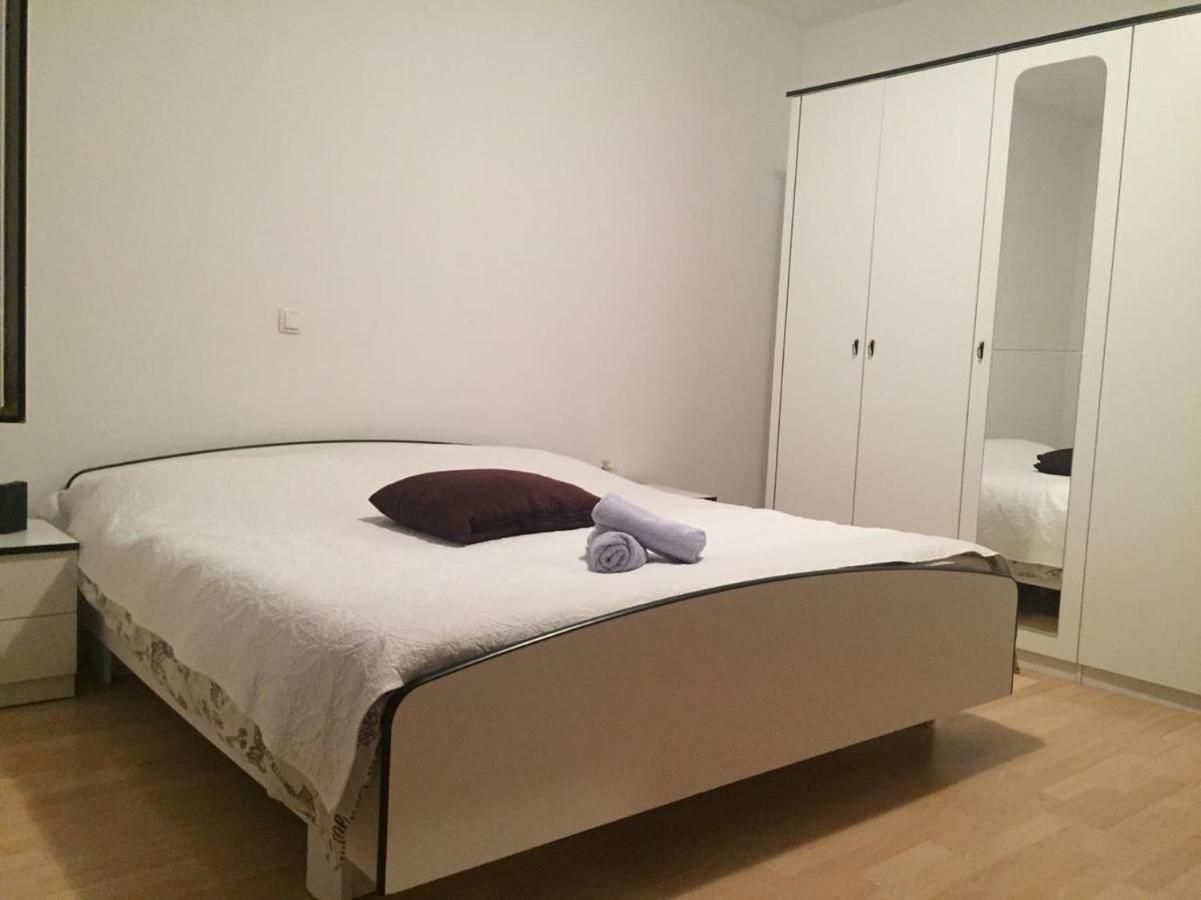 Apartment Stela Rab Town Bagian luar foto